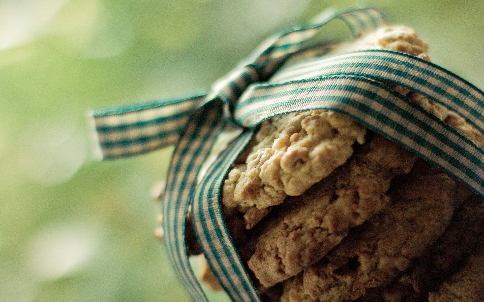 food sweet cookies cookies bow green cage blur background wallpaper widescreen fullscreen widescreen widescreen