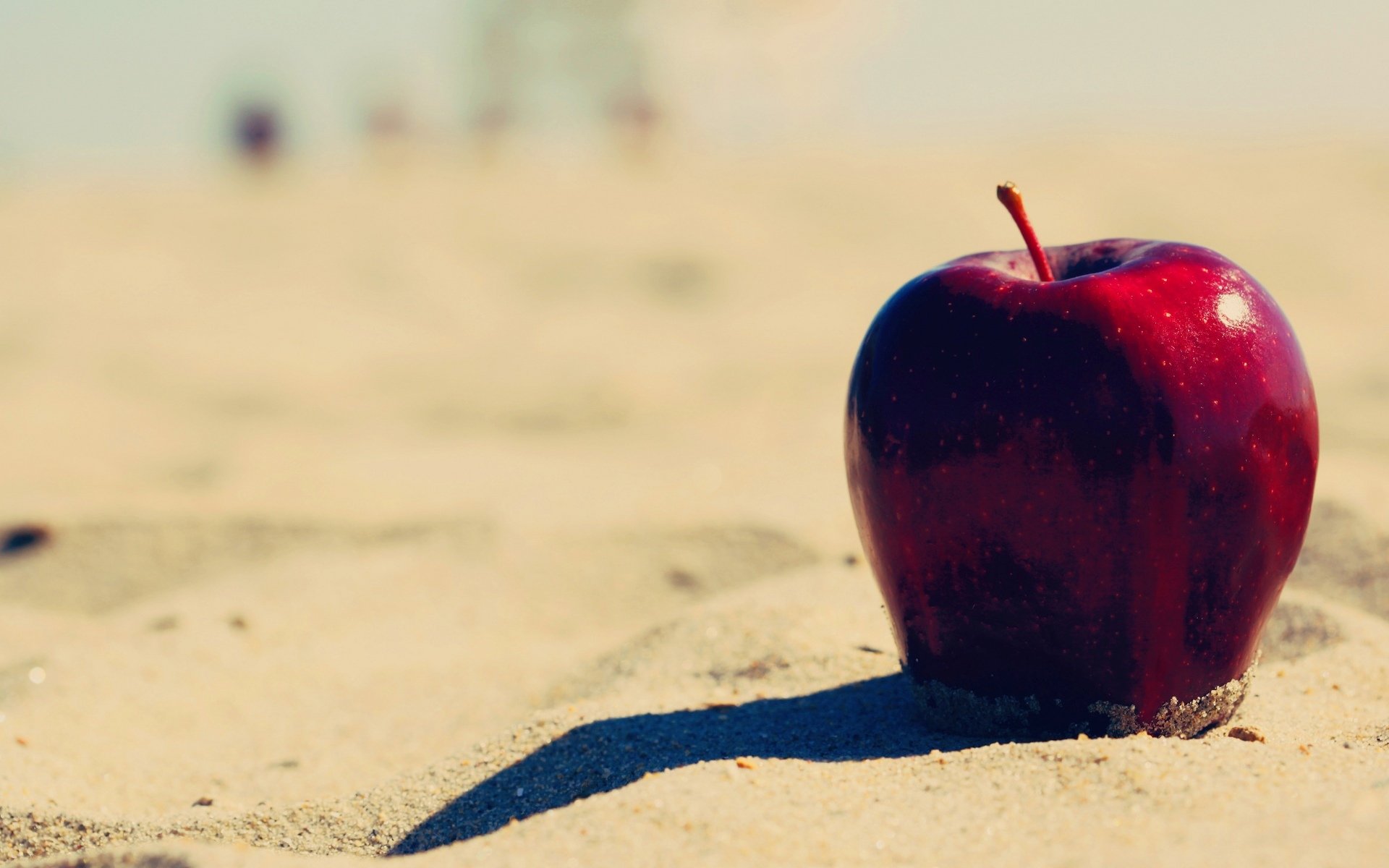 essen sand strand apfel frucht rot hintergrund tapete widescreen vollbild widescreen widescreen