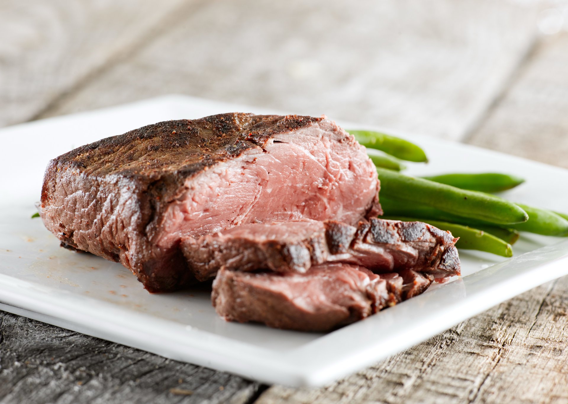 fleisch steak bohnen schoten essen mittagessen teller