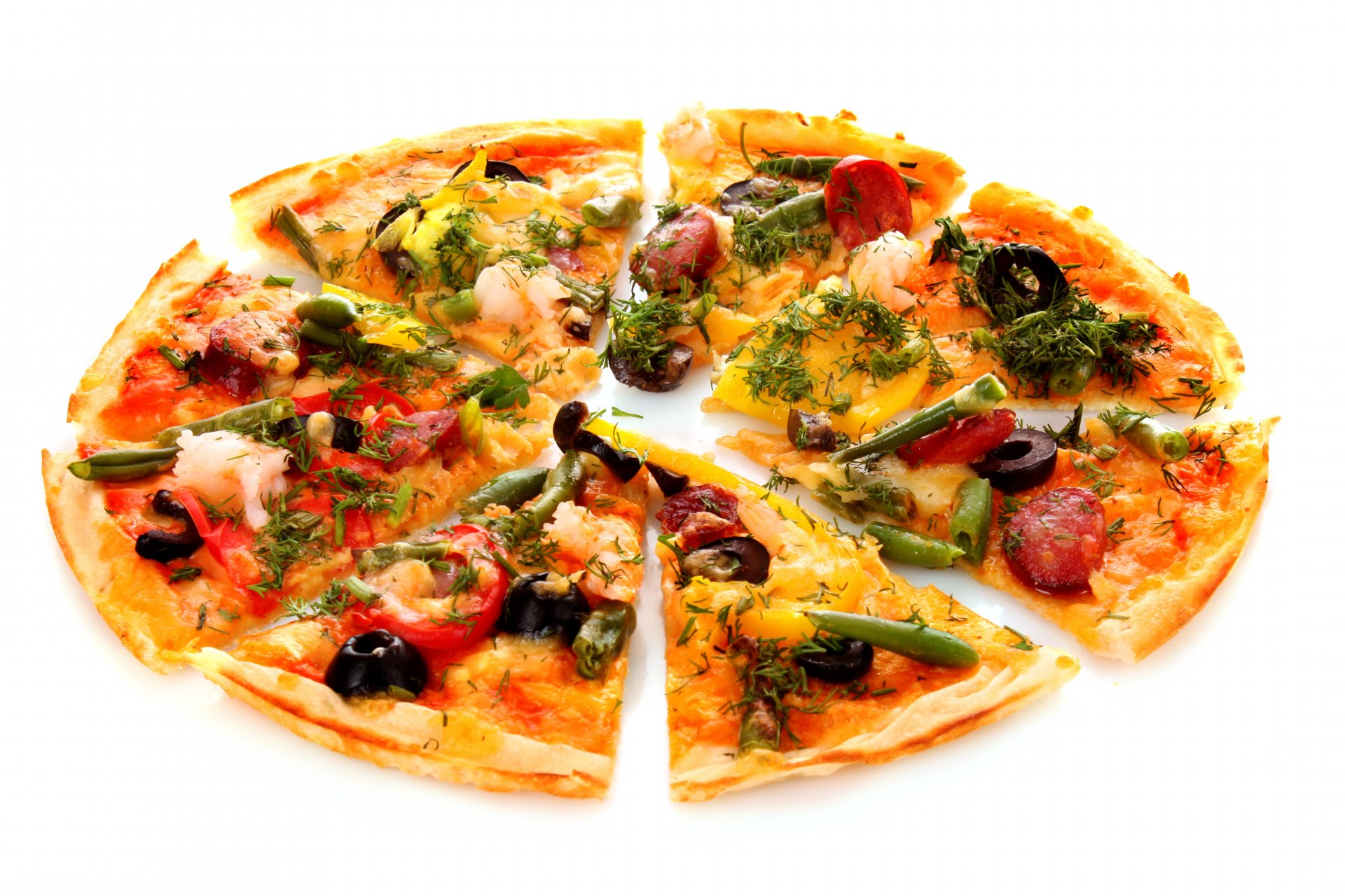 pizza cuisine italienne tomates oignons poivrons légumes verts aneth olives tomate poivron saucisse fromage olives gousses