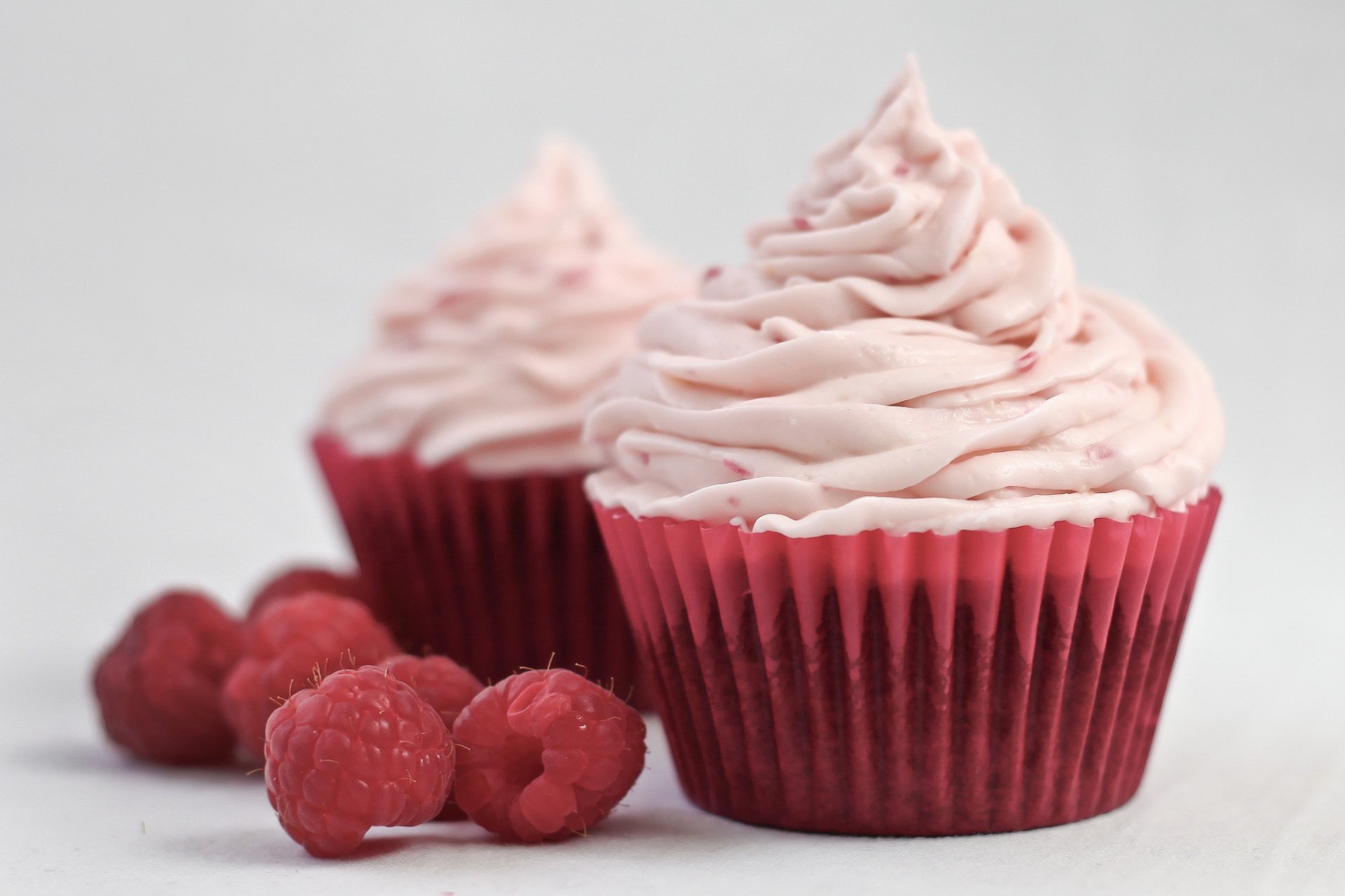 cupcakes berries raspberry cream