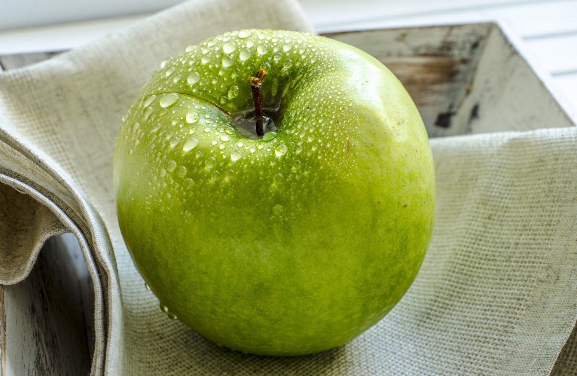 food apple green water drops fruit background wallpaper widescreen full screen hd wallpapers fullscreen