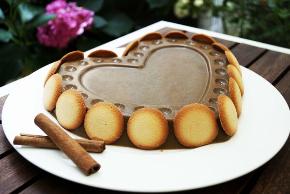 Deser ciasto czekoladowe w kształcie serca