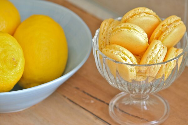 Maccheroni al limone in un vaso di cristallo