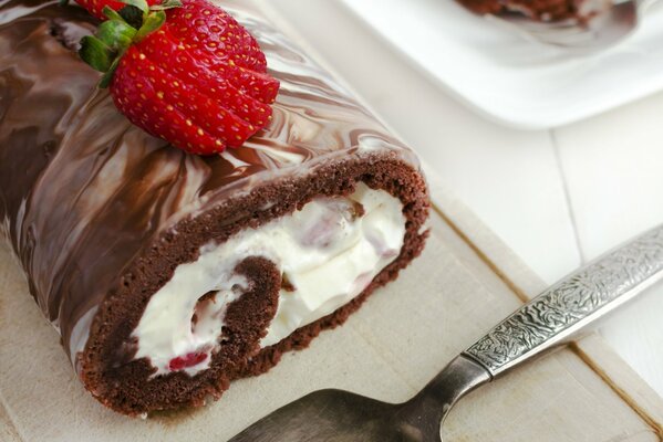 Petit pain sucré aux fraises fraîches