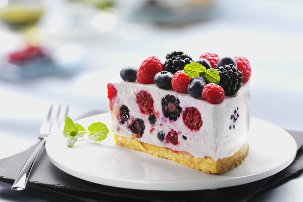 Cheesecake cake with sweet berries