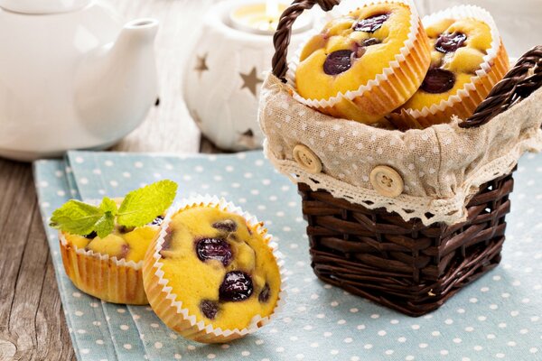 Muffins dulces con uvas para el postre