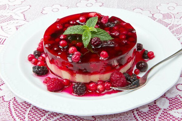 Jelly dessert with berries and mint