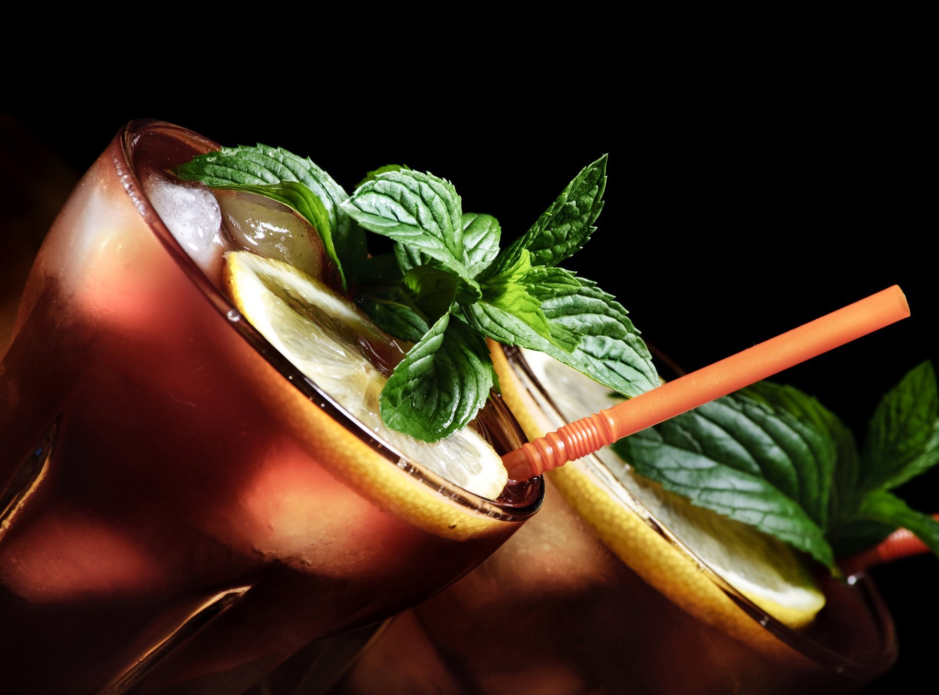 cocktail cuba libre gläser röhrchen minze limette eis