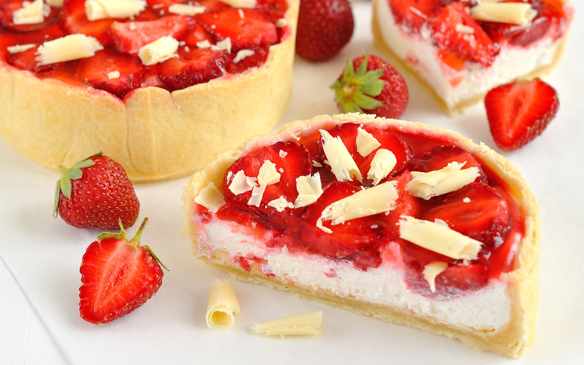 dessert strawberry tartlets cream berries dish