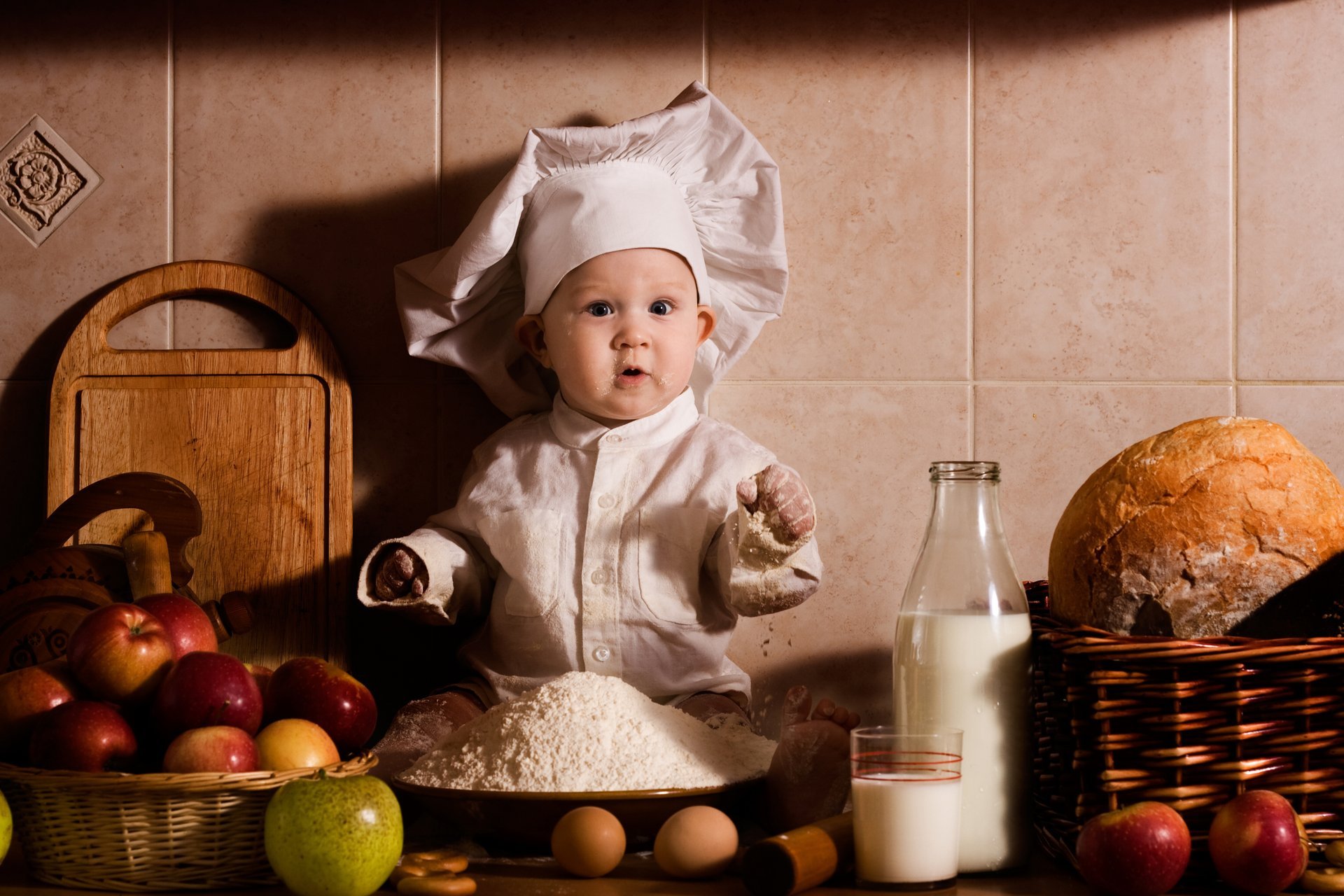 paniers pommes pain lait oeufs farine cuisinier bouteille verre surprise