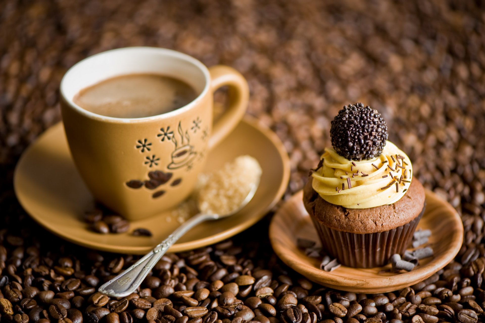 cupcake bonbons crème chocolat brownie tasse café grain cuillère sucre dessert anna verdina