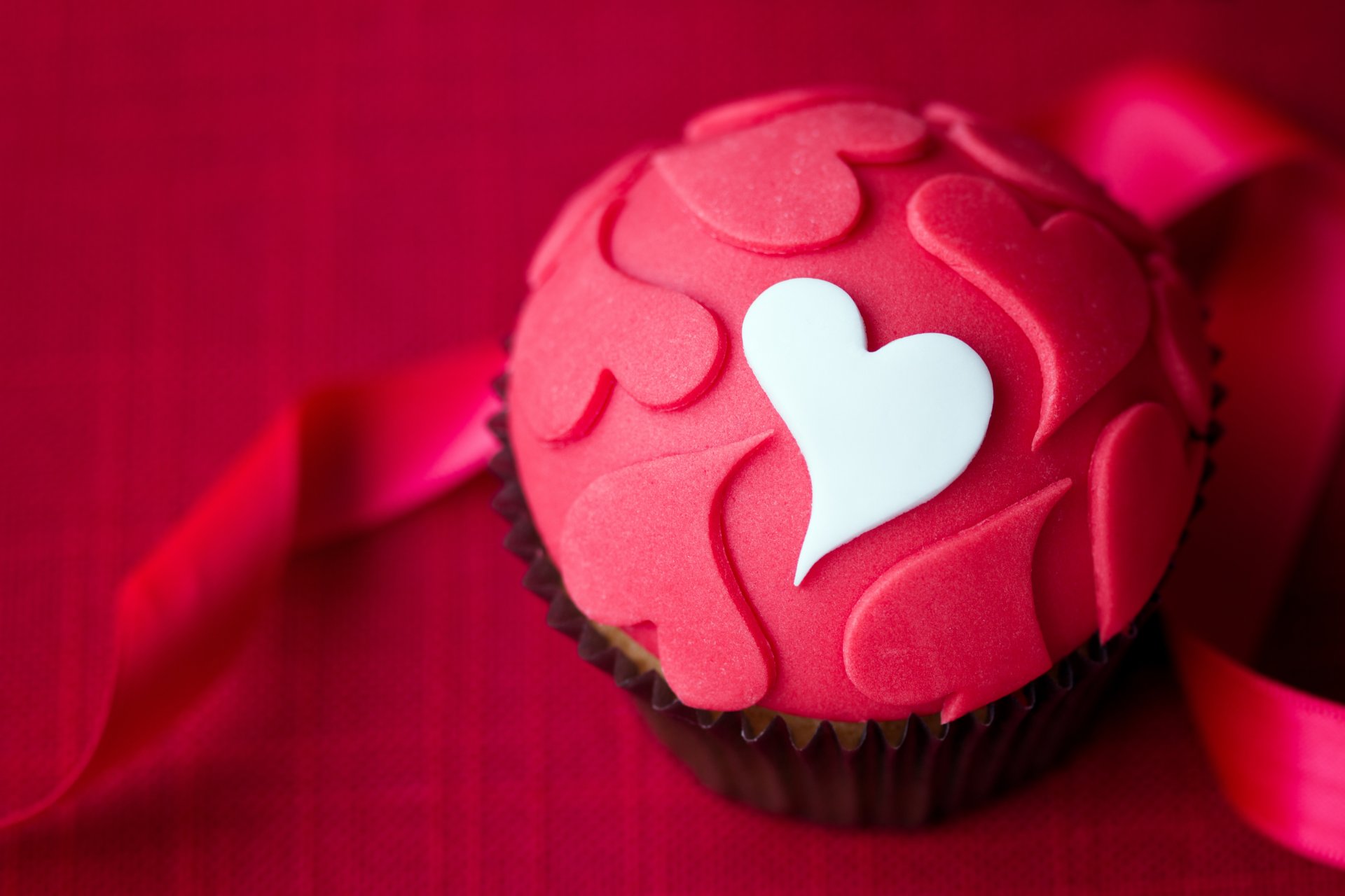 cupcake cake heart icing pastry dessert