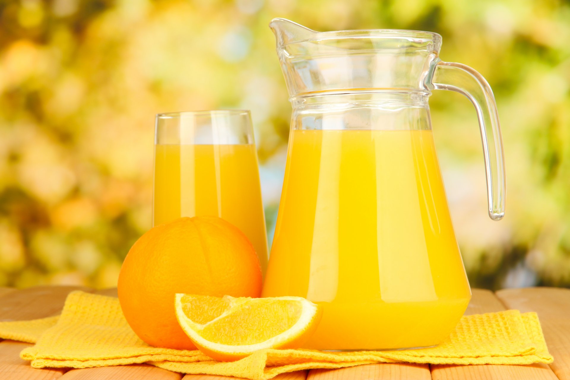 orange saft zitrusfrüchte obst krug glas tisch