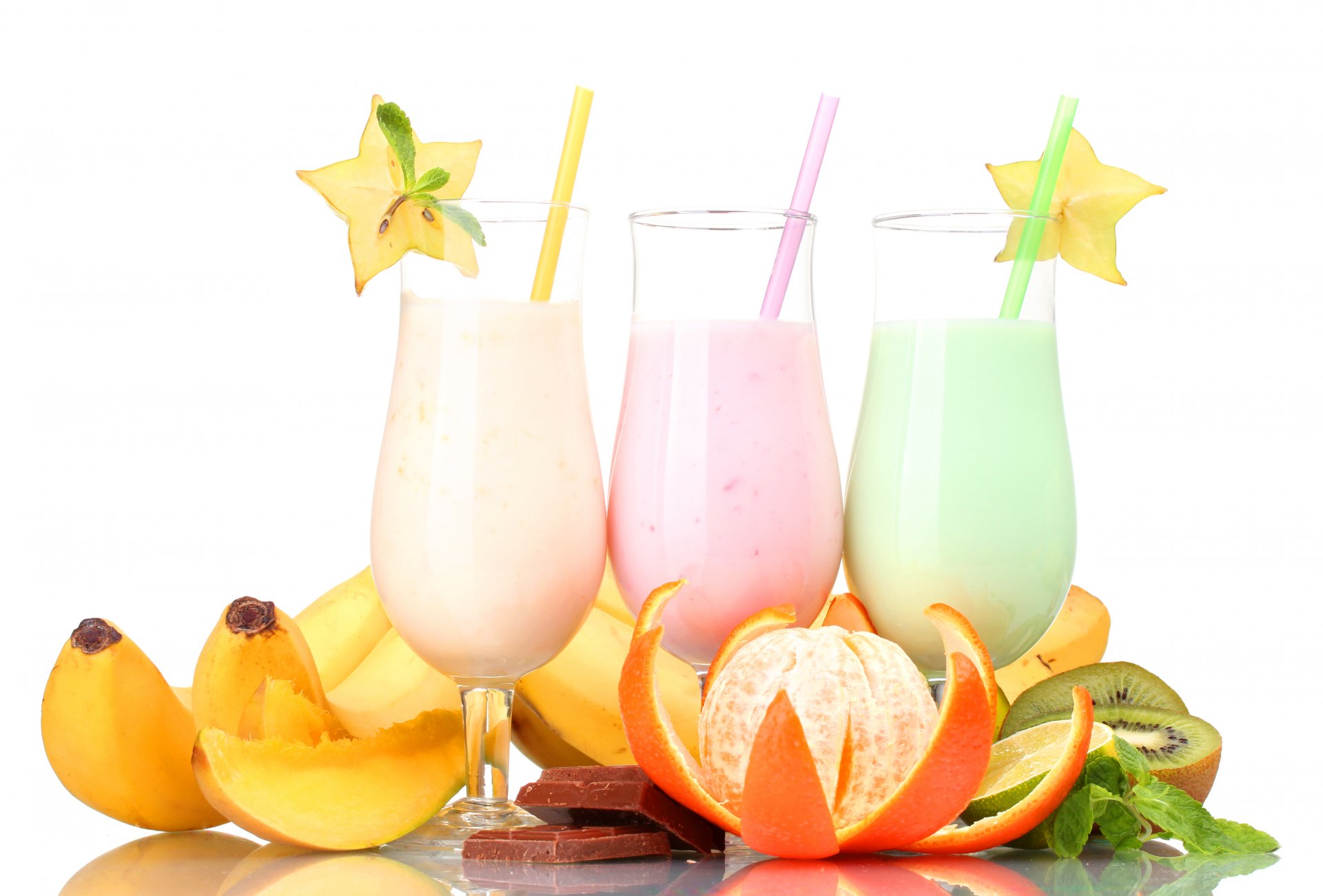 gläser smoothies milchshakes obst röhrchen mandarine bananen schokolade kiwi minze