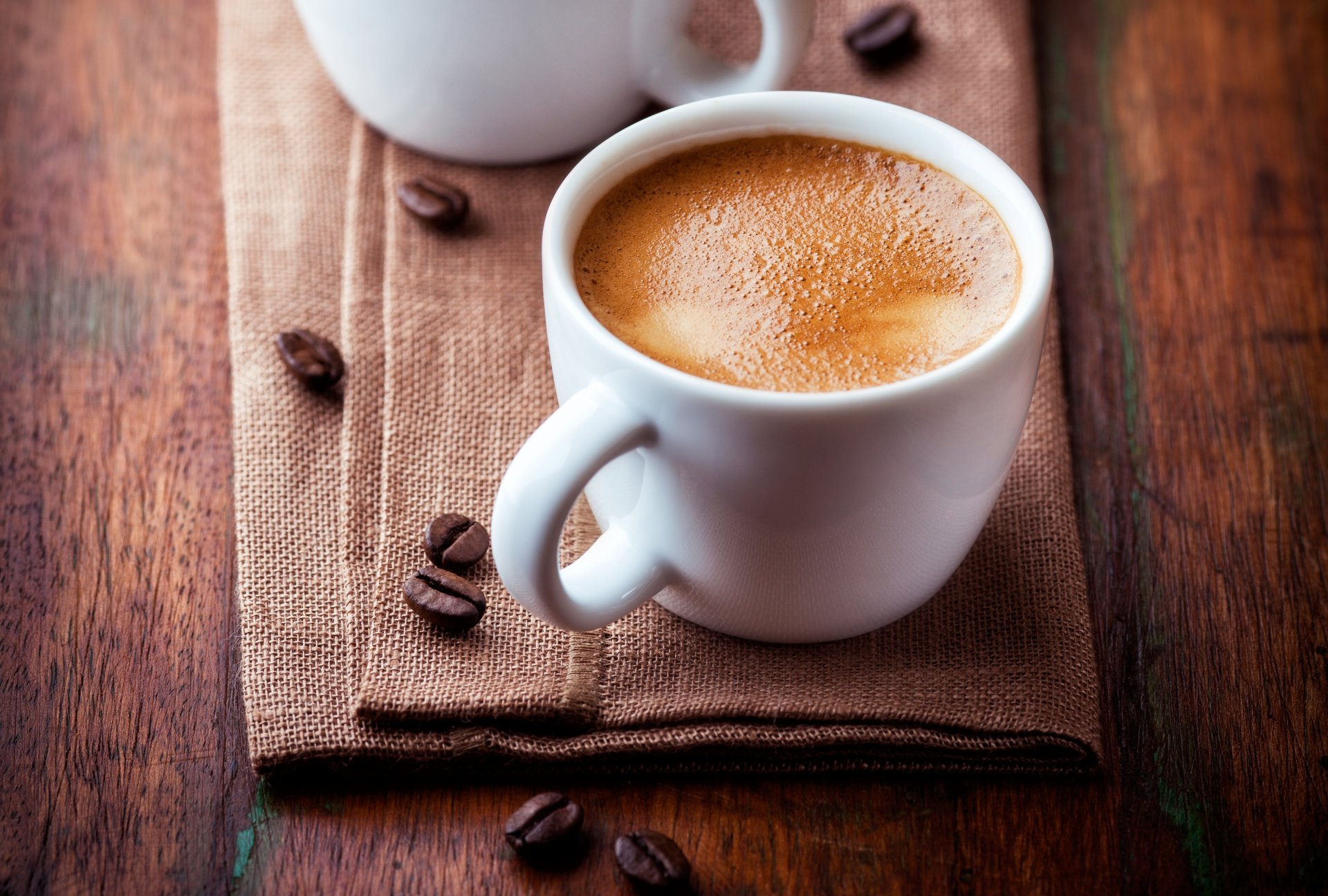 kaffee schaum tassen weiß tisch körner