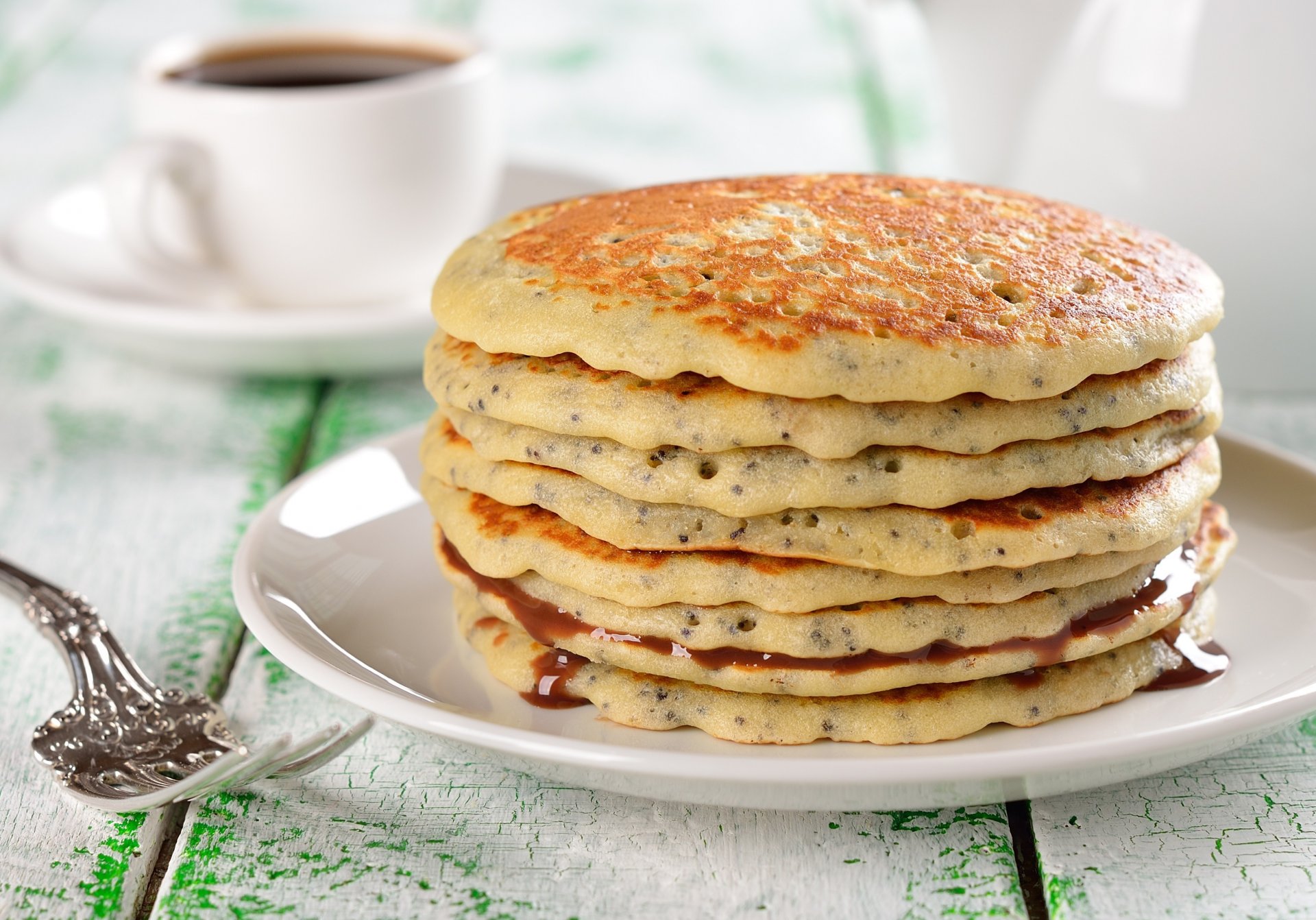 colazione pancake sciroppo papavero piatto forchetta caffè