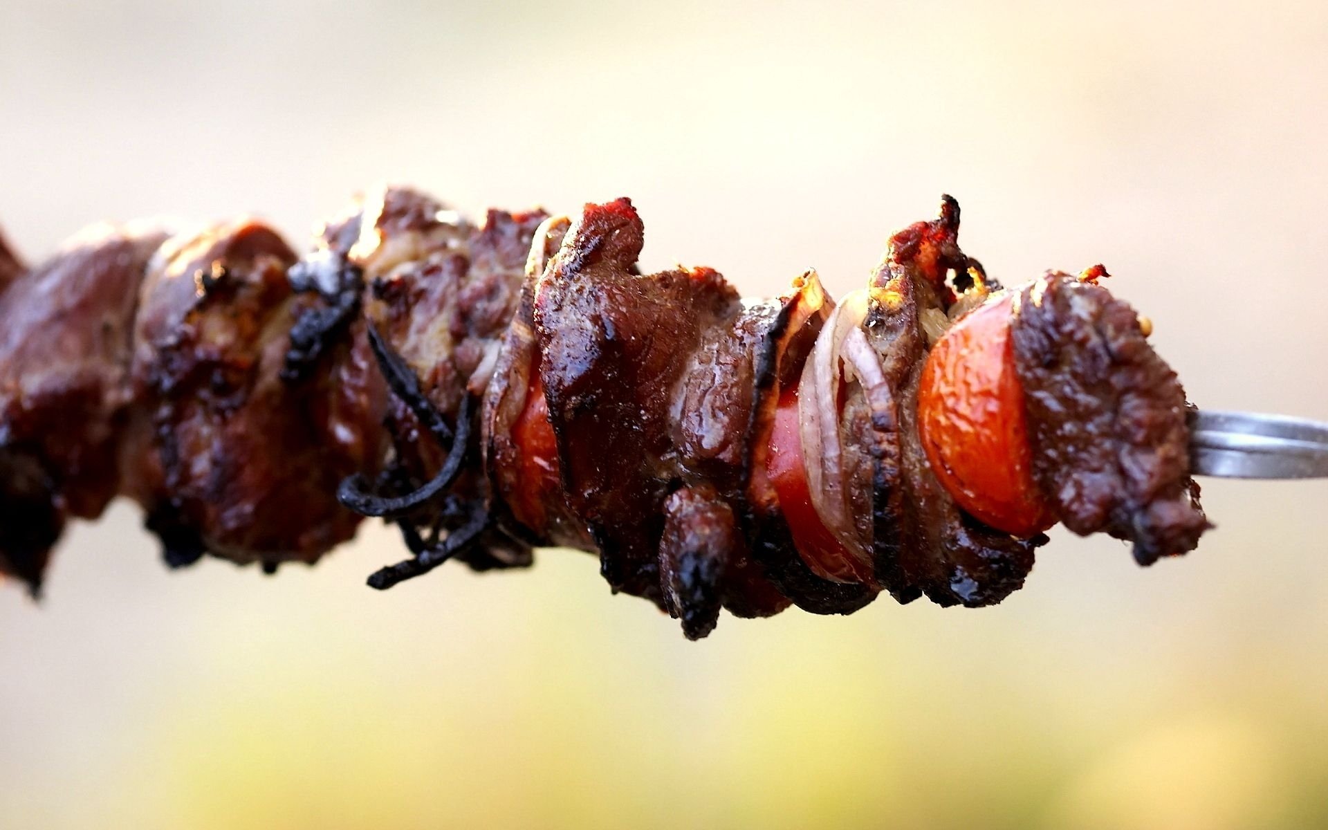 shish kebab viande oignon tomate morceaux brochette