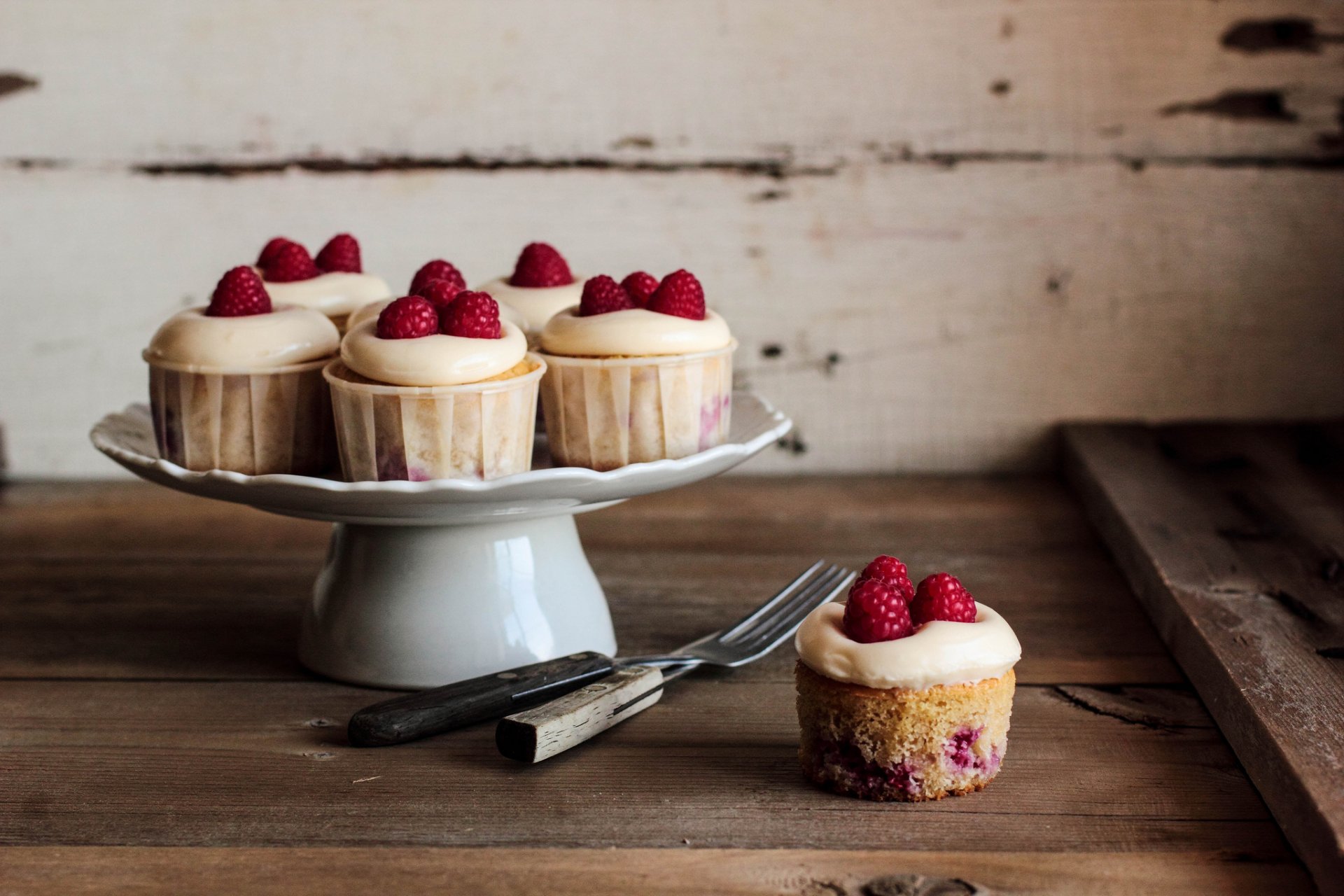 cupcakes baking raspberry berries cream dessert sweet