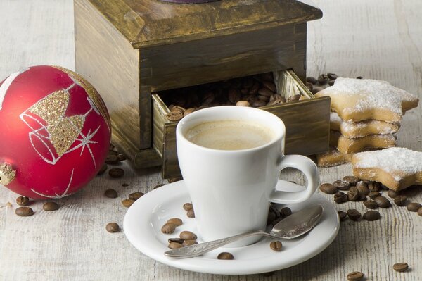 Café avec des biscuits pour le nouvel an