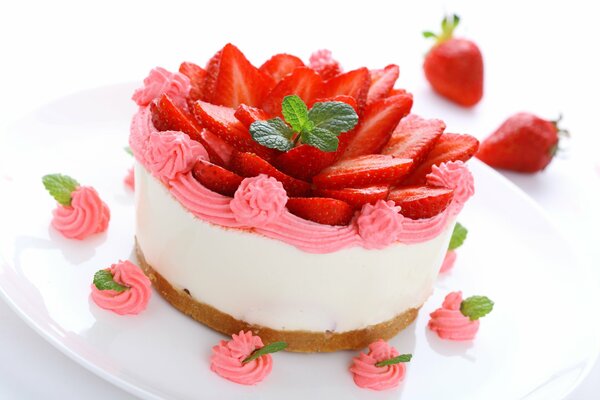 Gâteau aux fraises, crème et menthe