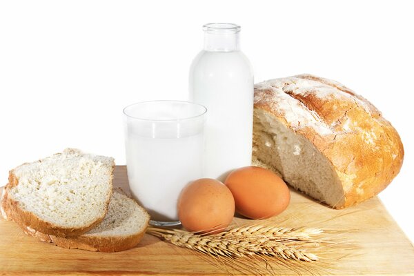 Weizen, Eier und Milch. Brot