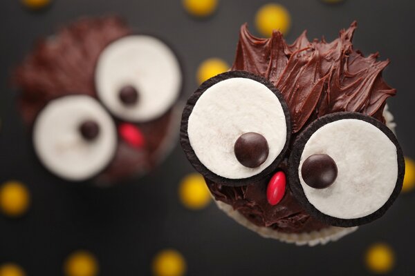 Cupcakes with a cheerful design with eyes