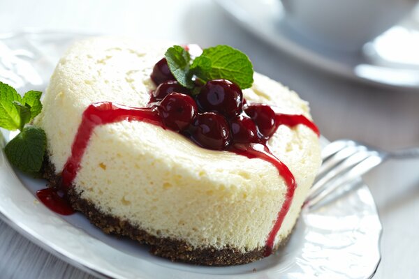 Gâteau au fromage aux baies avec confiture