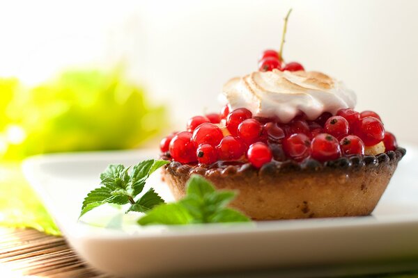 Tartlet with berry currant cream decorations