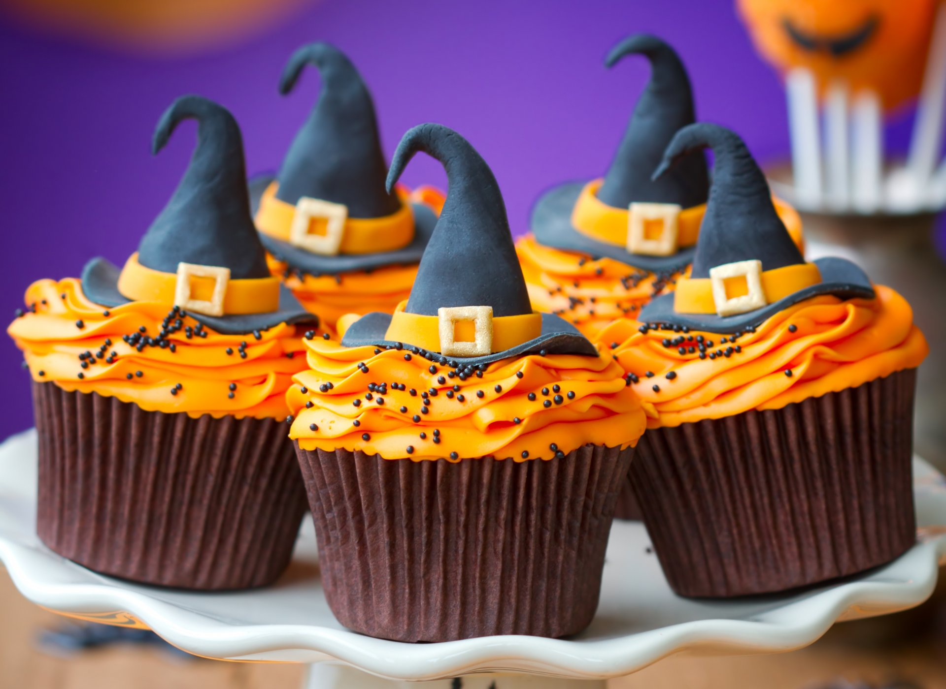 halloween cupcakes cream decoration hats dish