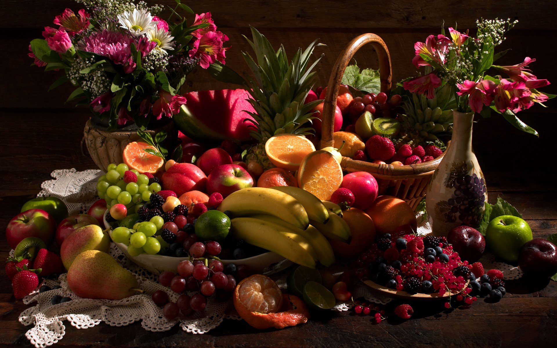 frutas bayas naturaleza muerta cesta florero uvas piña sandía manzana pera grosella naranja plátano fresa kiwi frambuesa limón flores ramo