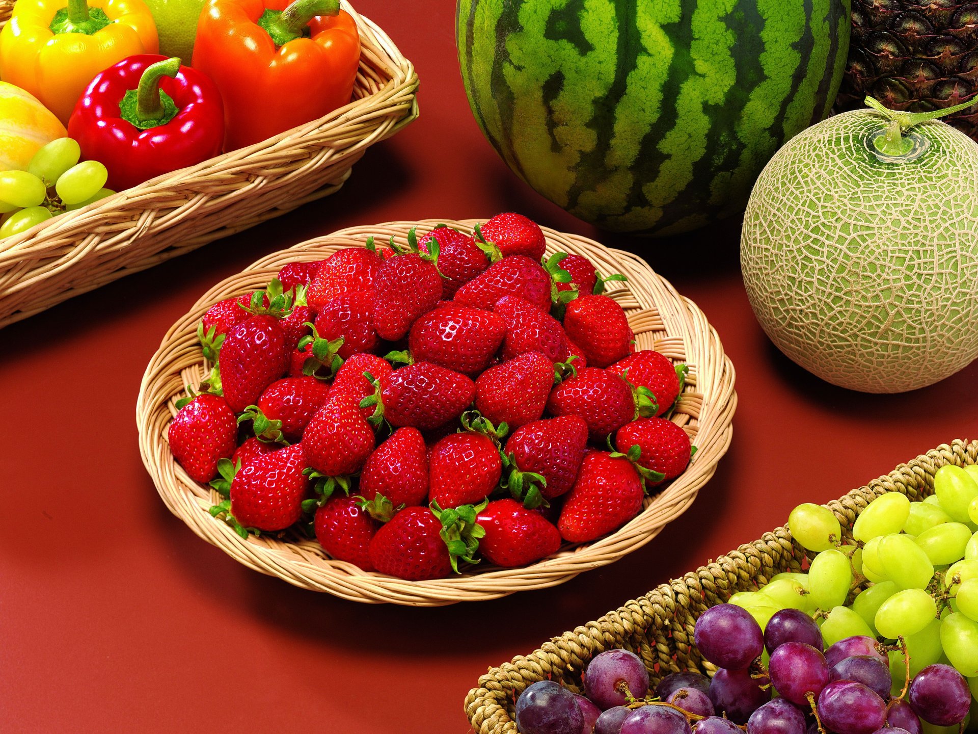 beeren obst gemüse erdbeeren wassermelone melone paprika trauben stillleben