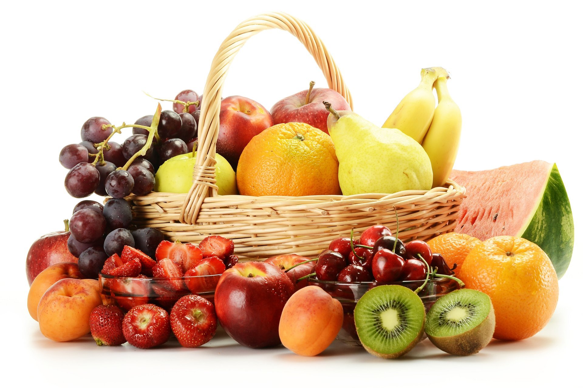 cesta frutas bayas fresas cerezas uvas manzanas peras kiwi naranjas plátanos sandía albaricoques