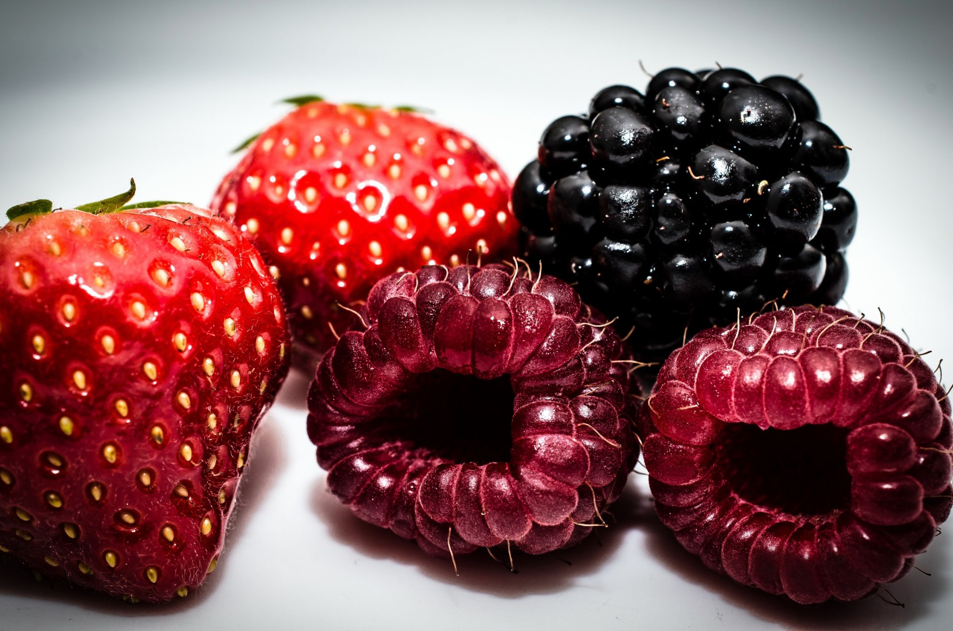 fresas frambuesas moras bayas macro