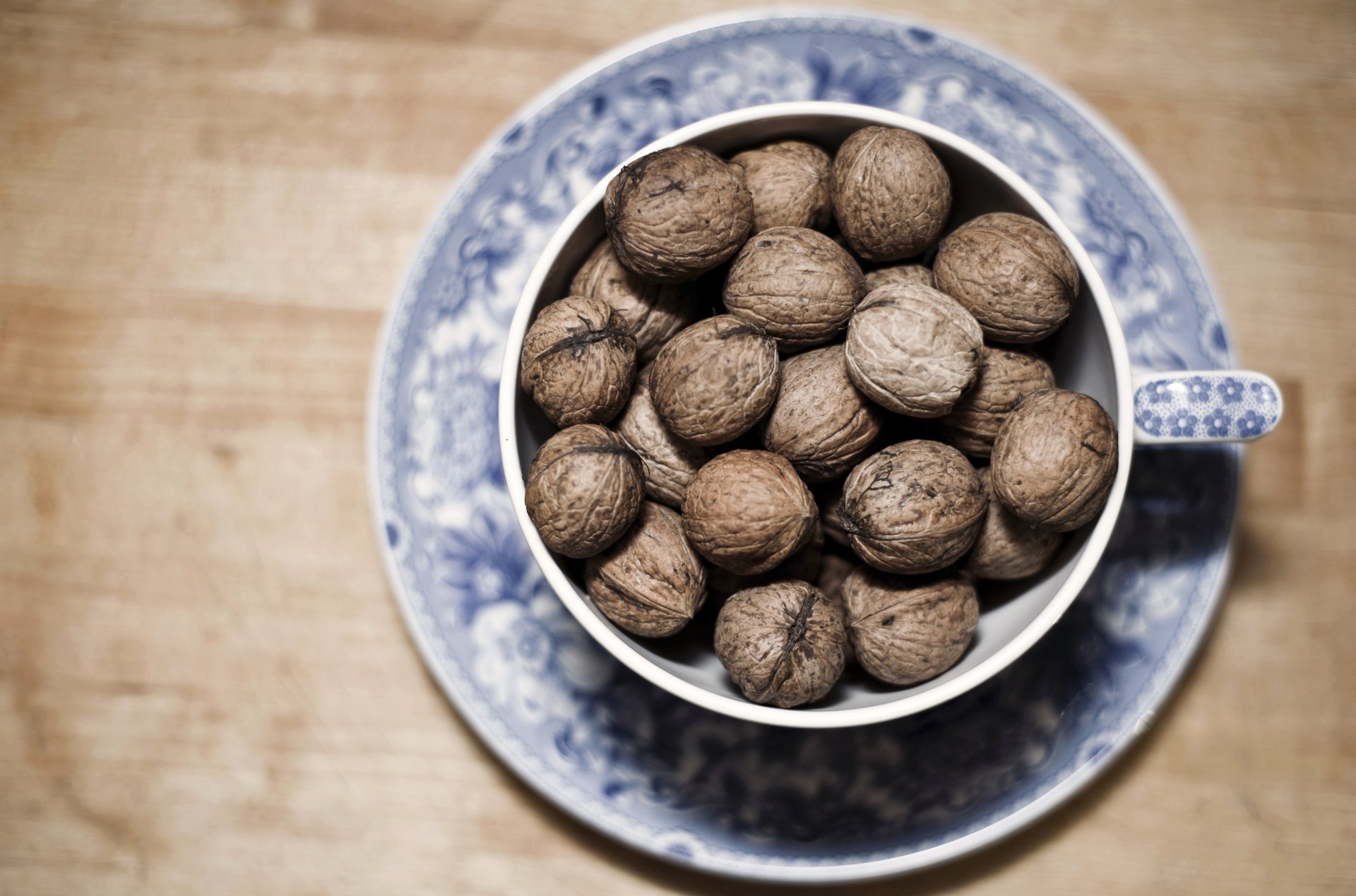 nuts walnuts dish table pattern