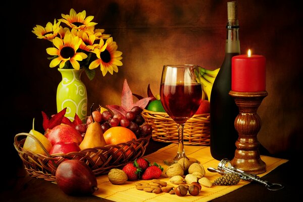 Натюрморт корзинок с грушами, яблоками и бананами, грецкими и лесными орехами и стощими на столе бокалом вина, красной толстой свечой на канделябре и бутылкой вина