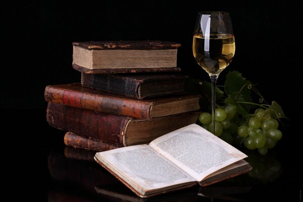 Nature morte avec des livres et un verre de vin
