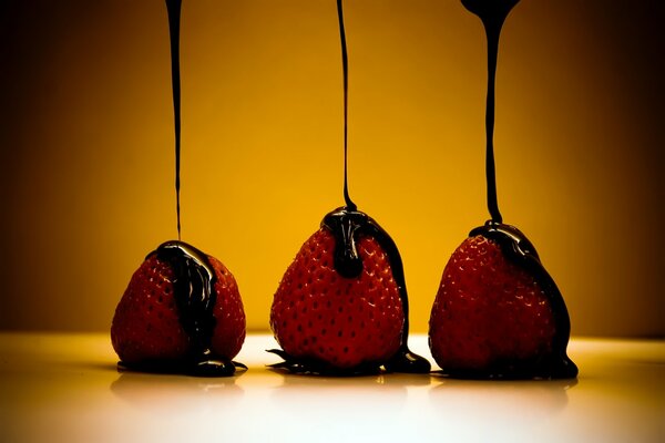 Fresas en chocolate negro