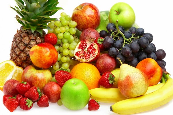 Изобилие разных спелых фруктов