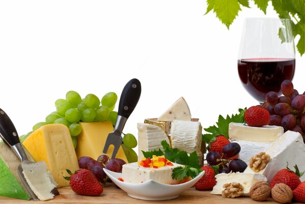 Red wine combined with cheese, nuts and fruits