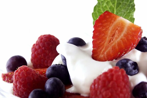 Neyneshy yogurt from different berries