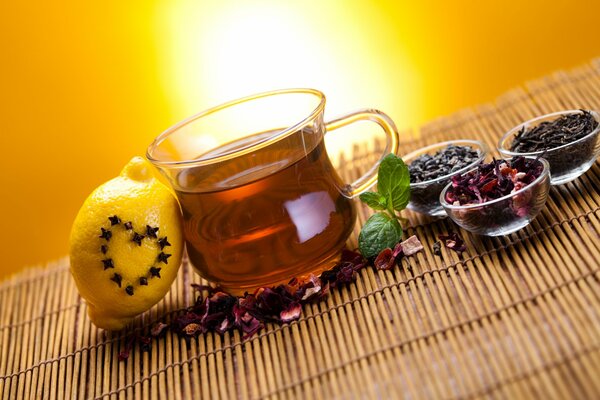 Varieties of tea with lemon