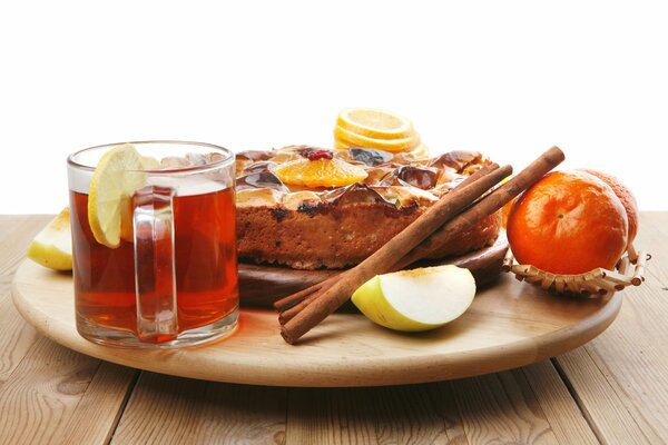 Té de limón y tarta de manzana