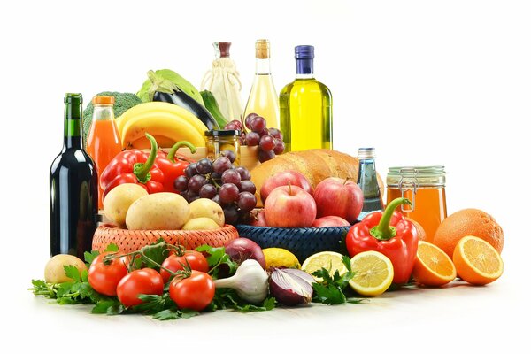 Conjunto de verduras, frutas, bayas y vinos