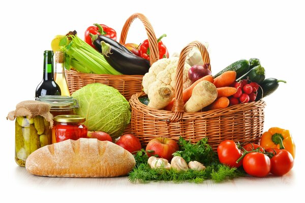Cesta de la compra, verduras, pan, conservación