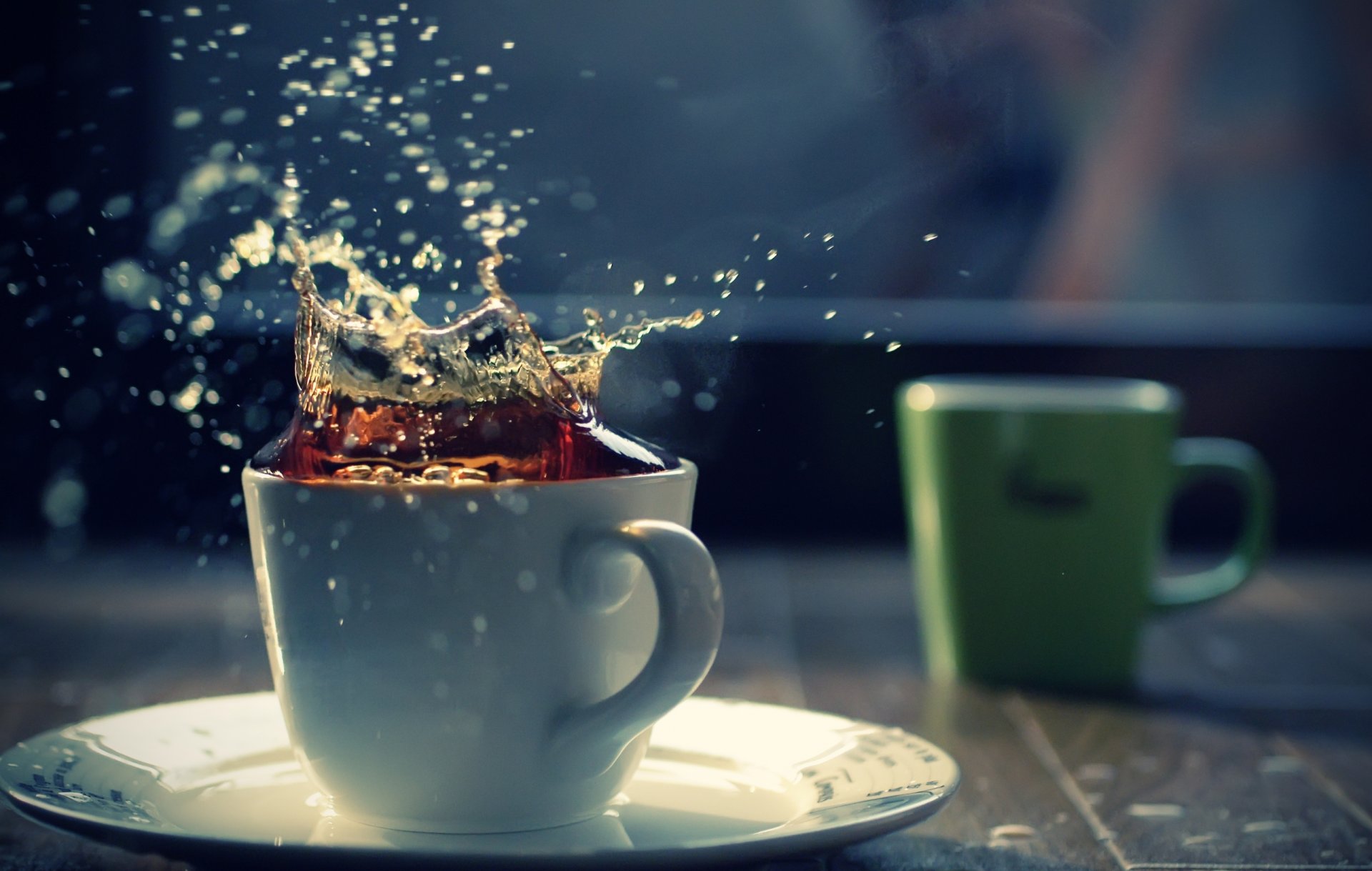 tisch tassen tee spritzer spritzer hintergrund bilder hintergrundbilder