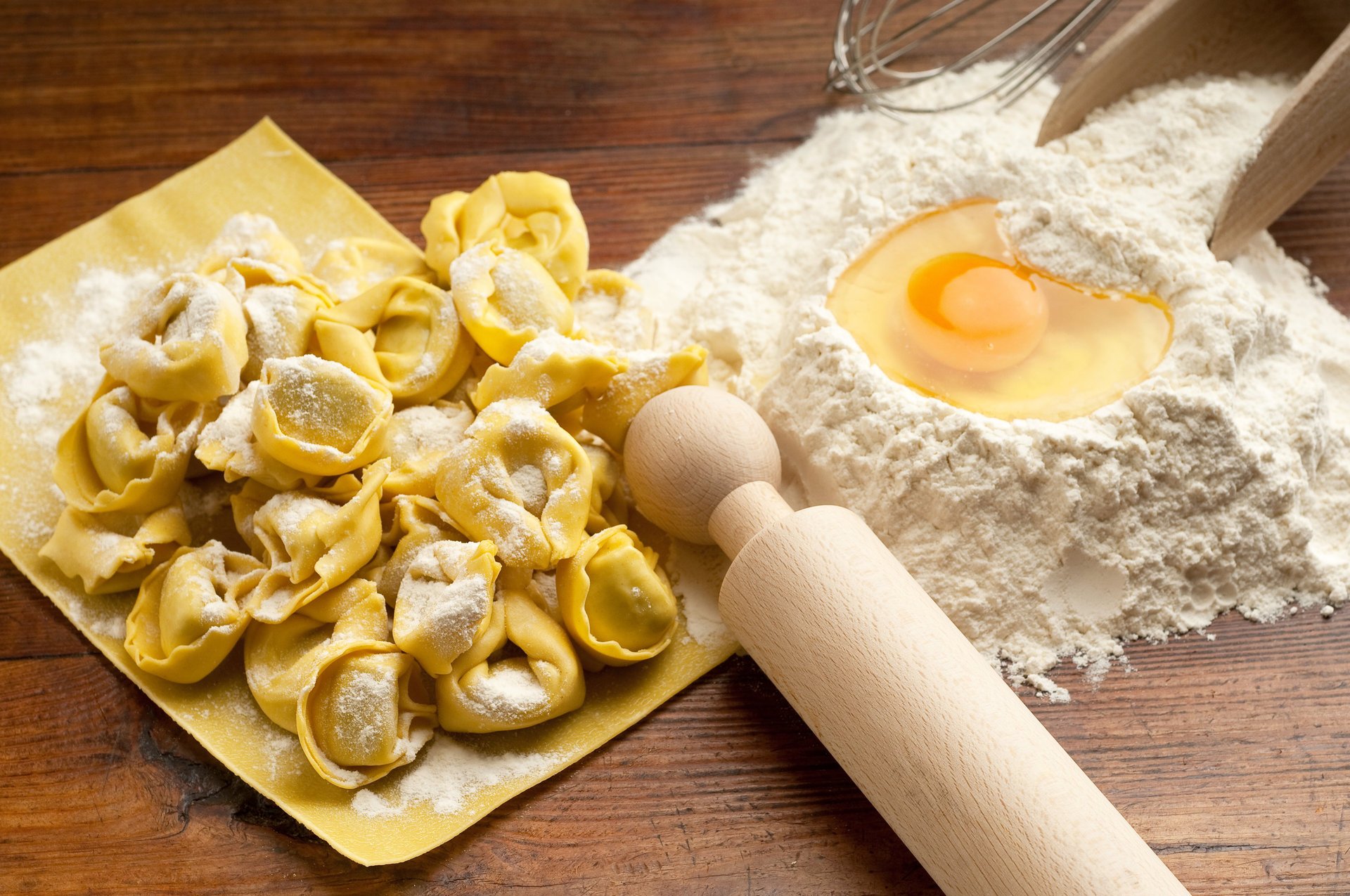teig mehl ei essen knödel nudelholz