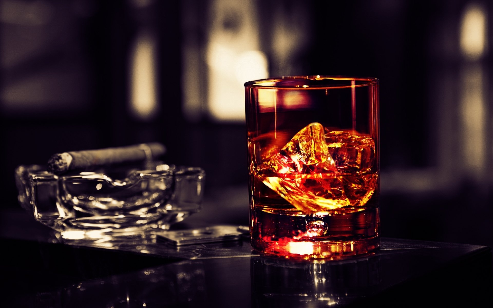 bicchiere ghiaccio sigaro whisky