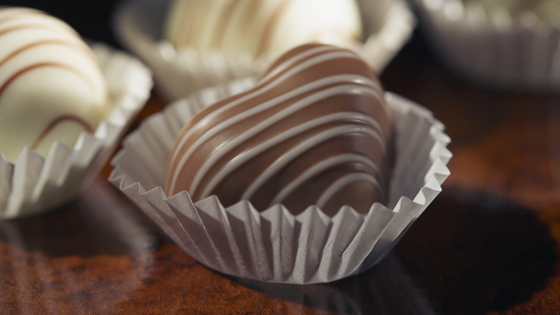 dessert douceur appétissant blanc sombre chocolat coeur