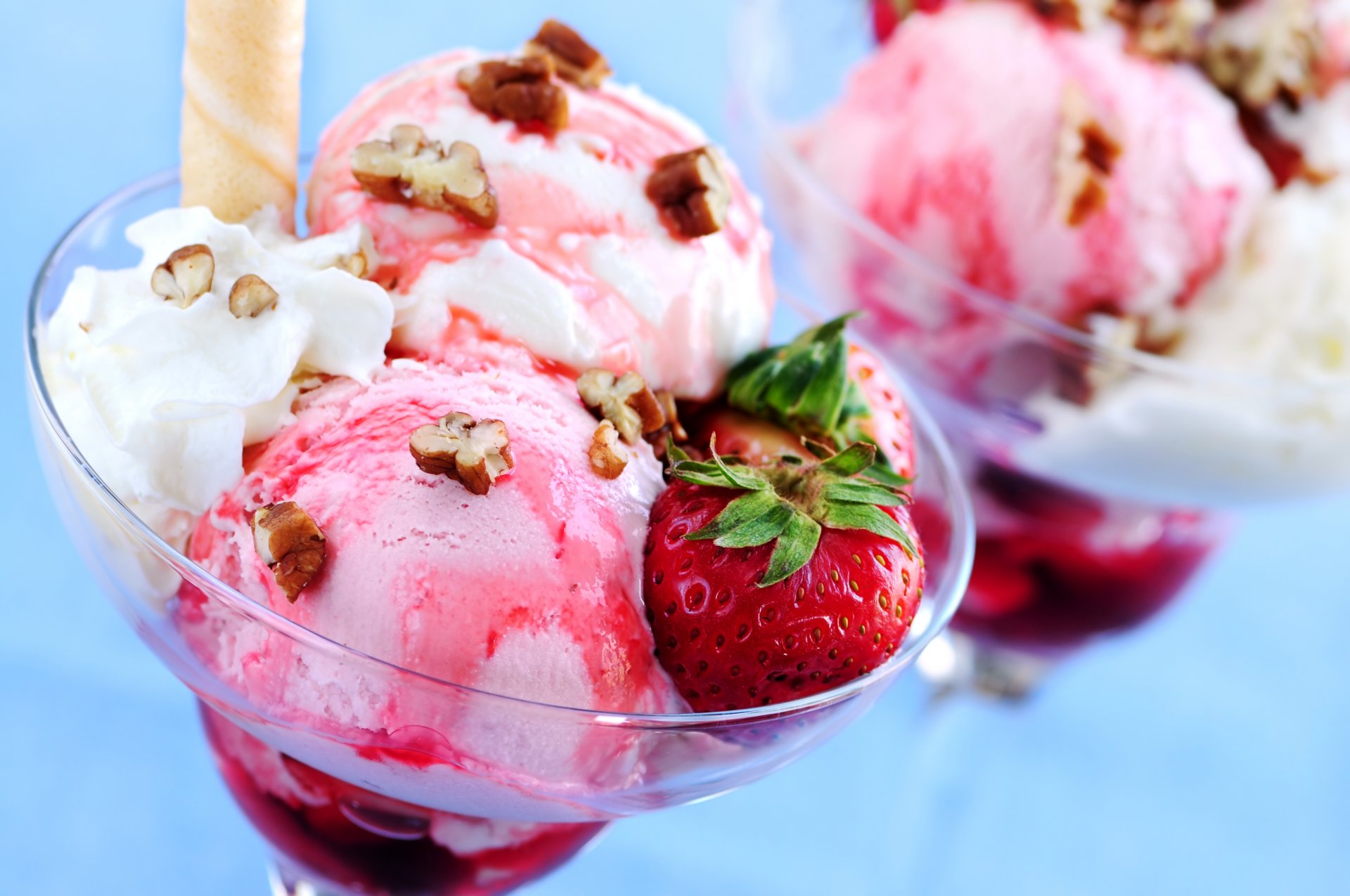 lody truskawki deser